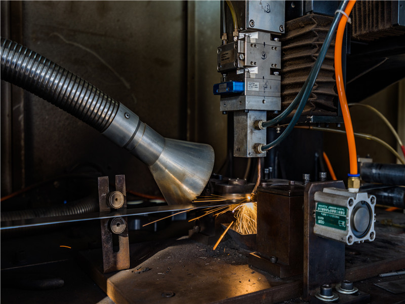 帶鋸床每日運用前要做好哪些保養工作？